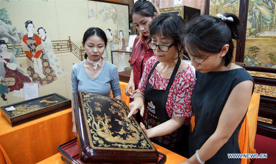 CHINA-BEIJING-GOLD INLAID LACQUER INHERITOR (CN)