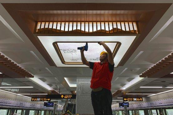 齊魯風骨鑄丹青 地鐵“明珠”映龍騰