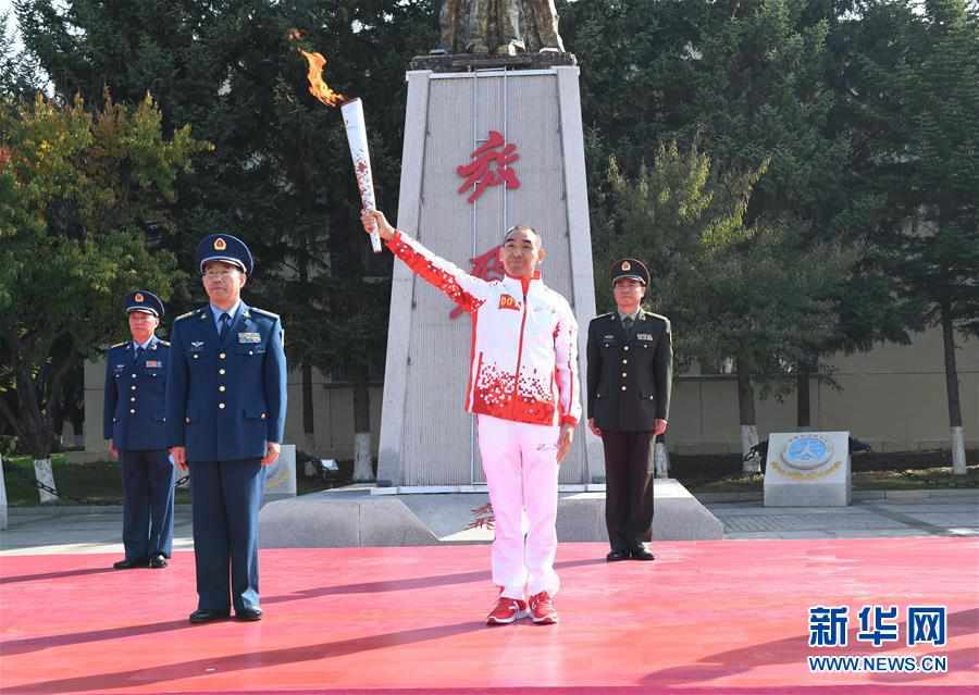 第七届世界军人运动会火炬传递活动在空军航空大学举行(3) 第3页