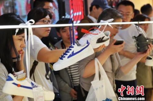 “国潮青年”热衷新国货 消费情怀折射文化自信