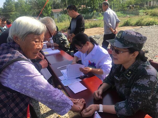 “聯勤軍醫”扶貧在革命老區