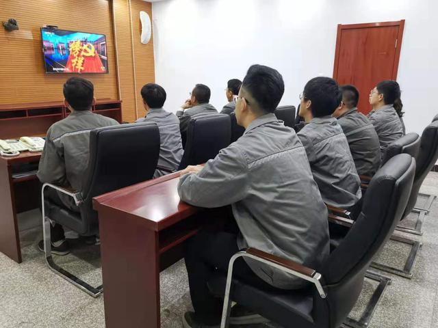 观看榜样 感受力量