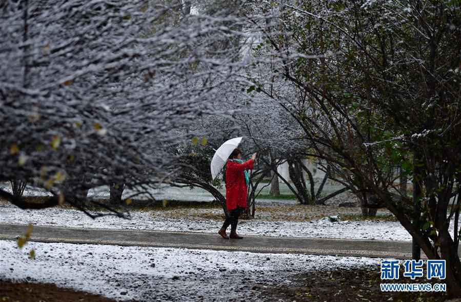 （环境）（1）青海西宁迎来降雪