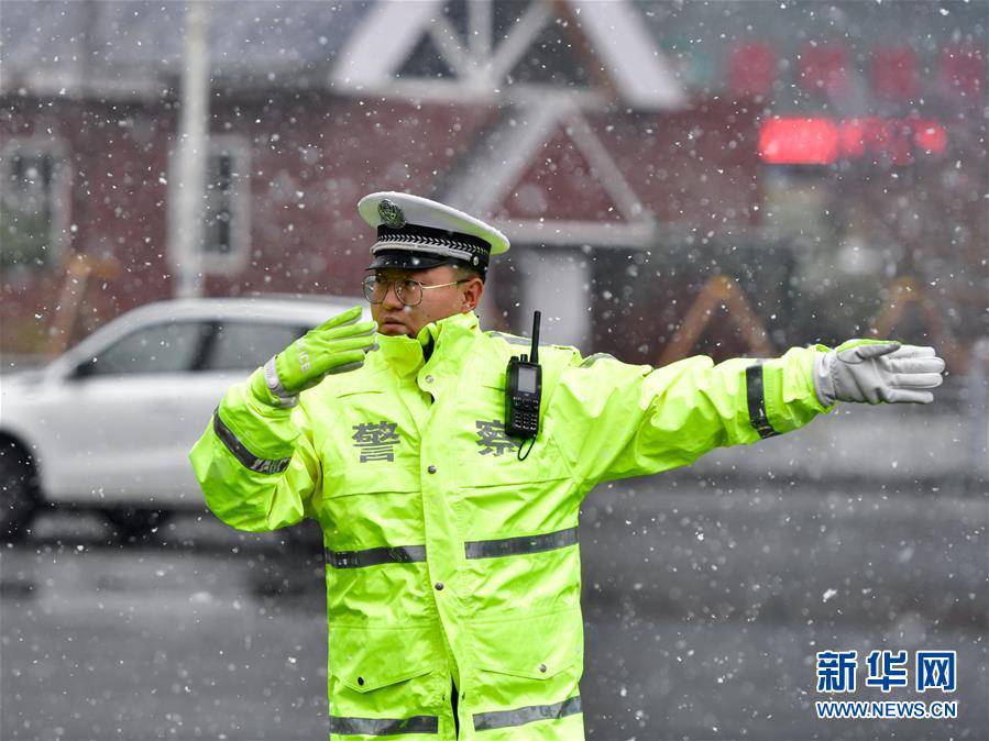 （環(huán)境）（4）青海西寧迎來降雪