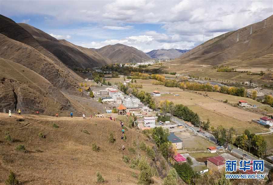 （圖文互動）（1）川藏公路帶動一批高原小鎮日新月異