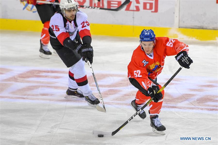 (SP)CHINA-JILIN CITY-ICE HOCKEY-SILK ROAD SUPREME HOCKEY LEAGUE-TSEN TOU VS HC TAMBOV (CN)