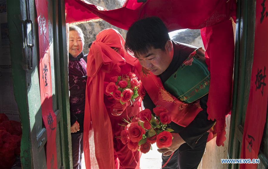 CHINA-SHAANXI-YAN'AN-TRADITIONAL WEDDING PERFORMANCE (CN)