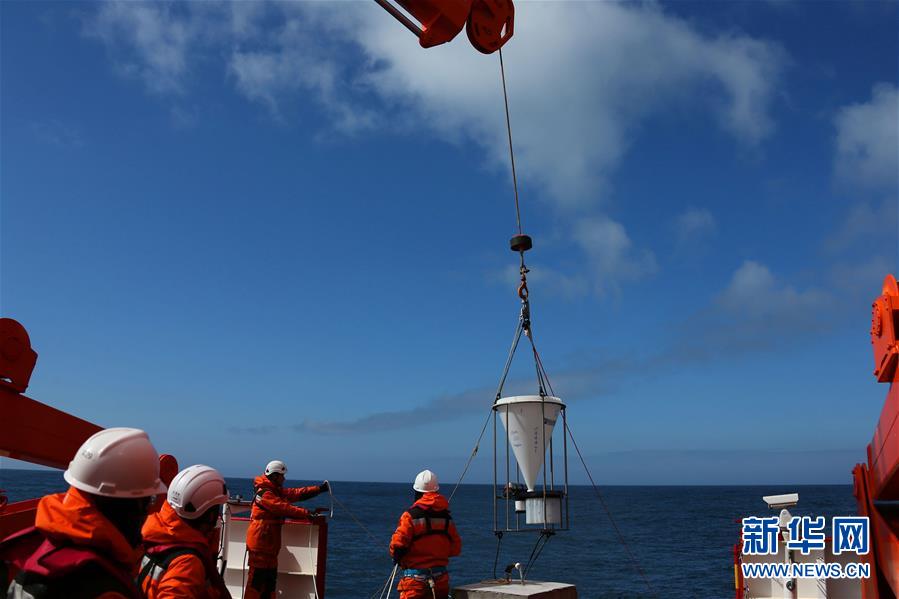 （“雪龍”探南極·圖文互動）（2）中國首次在南極宇航員海開展海洋生態調查