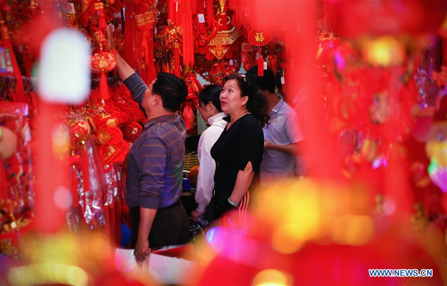 CHINA-HAINAN-SPRING FESTIVAL SHOPPING (CN)