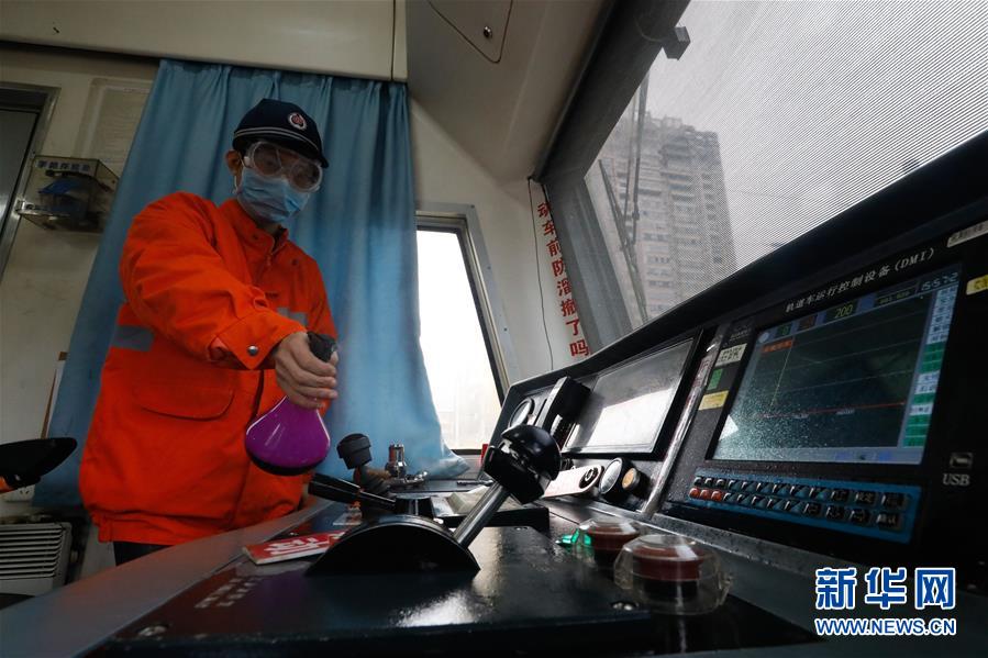 ���۽�������أ���4����������·�ϵġ�Ѳ����񳵡�