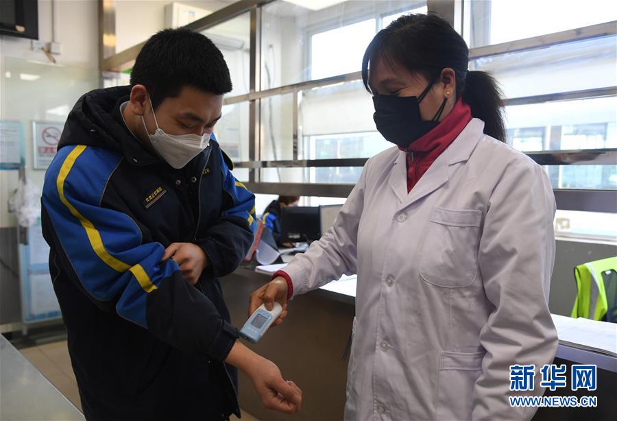 （社會）（2）北京：公交三口之家堅守崗位保障市民出行