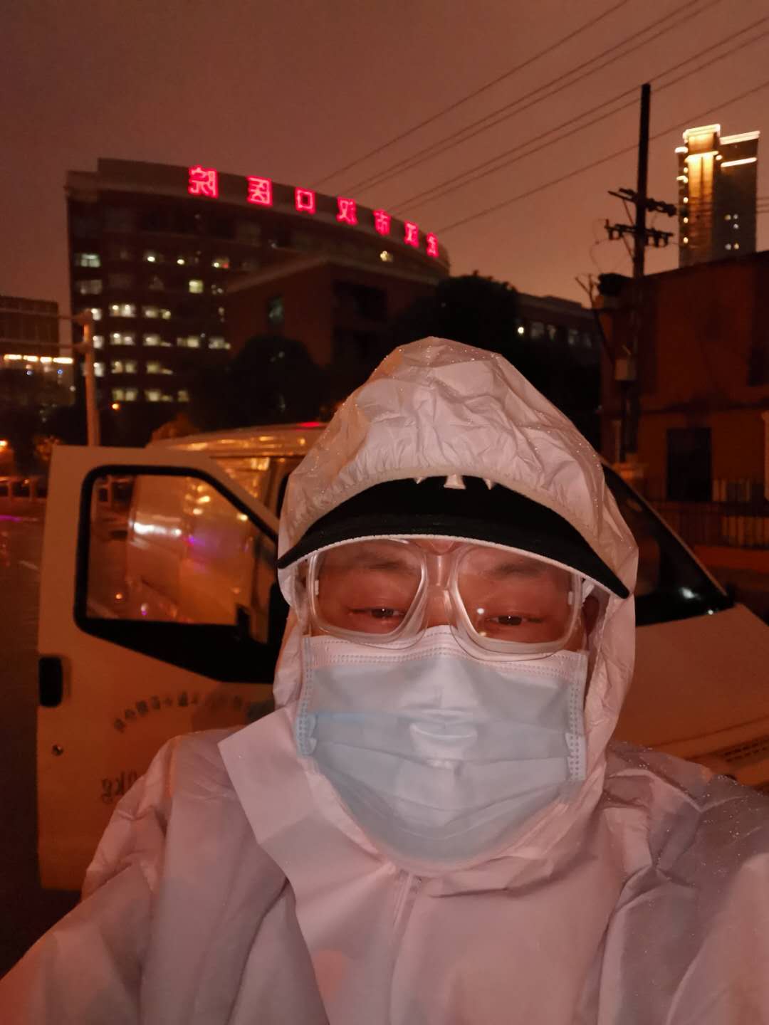 口述｜社区与医院间“摆渡人”：碰到老年患者忍不住伸手帮忙
