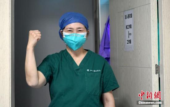 特写：跟随李兰娟院士“红区”查房