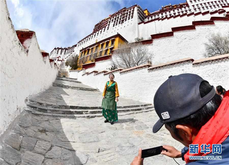 布达拉宫首次网络直播 带你"云游世界屋脊的明珠"