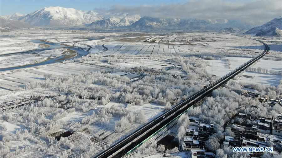 CHINA-TIBET-YARLUNG ZANGBO RIVER-SNOW SCENERY (CN)