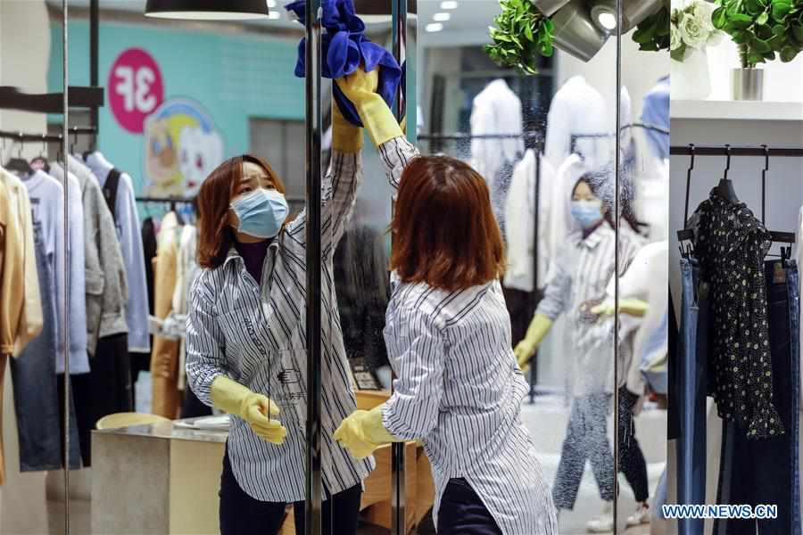 CHINA-WUHAN-SHOPPING MALL-REOPENING (CN)