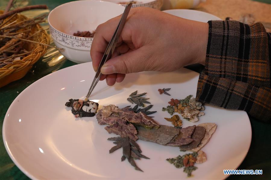 CHINA-GANSU-ROCK-PICKING PAINTINGS (CN)