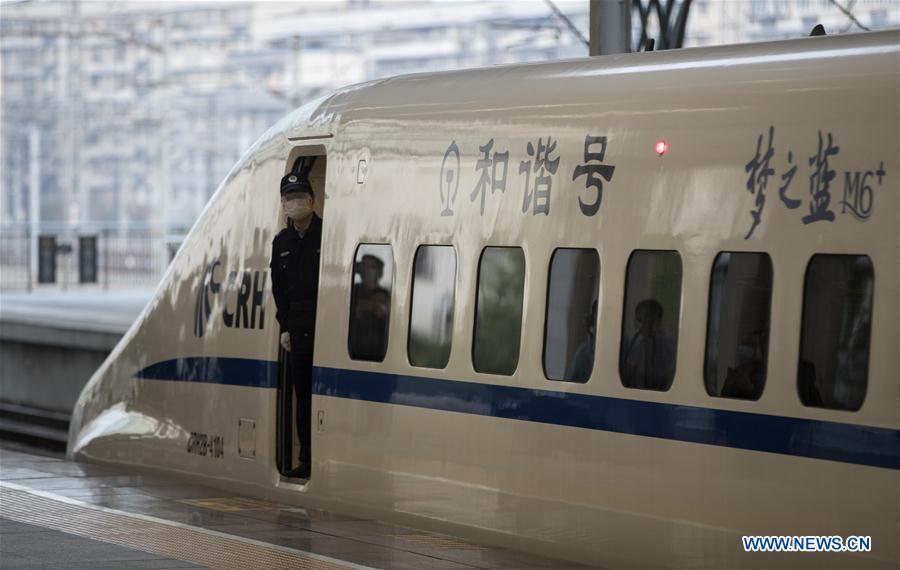 CHINA-HUBEI-WUHAN-FIRST OUTBOUND TRAIN TRAVELLING WITHIN HUBEI (CN)