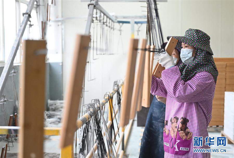 ����ᣩ��2���������ͣ���չ���ҵ����Ⱥ�ھ�ҵ������