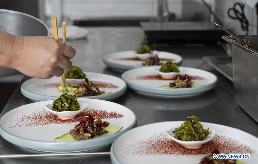 Catering businesses in Chengdu provide serving spoons and chopsticks to promote healthier table manners