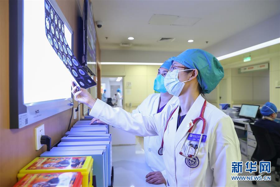 ��ͼƬ���£���9���Ӻ�����������ҽ�߷���Я�ֿ���