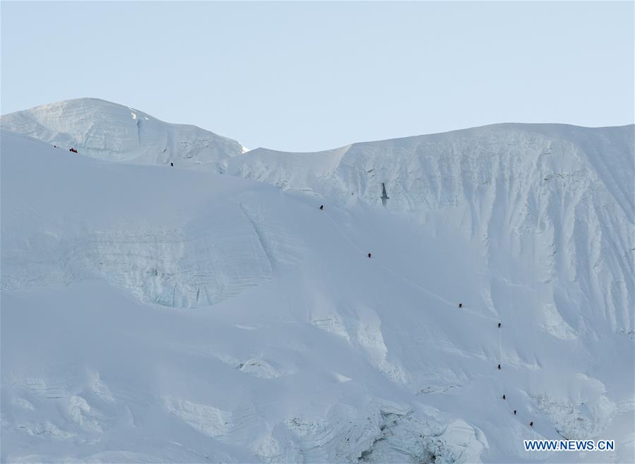 (InTibet) CHINA-TIBET-MOUNT QOMOLANGMA-REMEASUREMENT-ROAD CONSTRUCTION (CN)