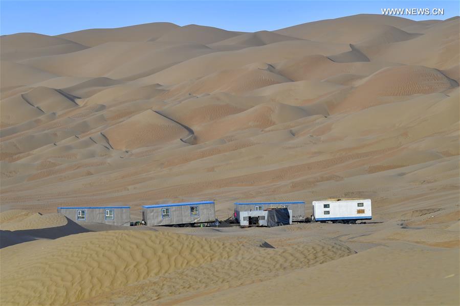 CHINA-XINJIANG-TAKLIMAKAN DESERT-HIGHWAY-BUILDING (CN)