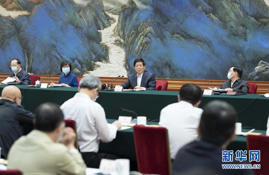 栗战书在全国人大常委会有关决定和野生动物保护法执法检查组第一次全体会议上指出 加强依法保护野生动物 进一步筑牢织密维护公共卫生安全法治防线