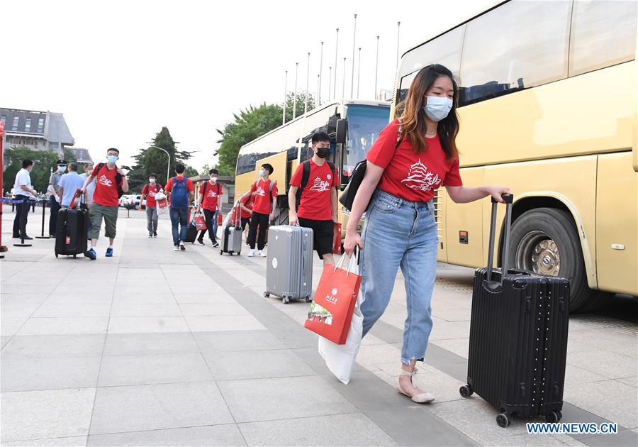 CHINA-BEIJING-UNIVERSITY STUDENT-RETURNING TO SCHOOL (CN)