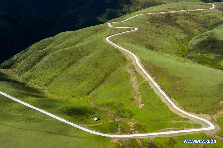 CHINA-SICHUAN-RANGTANG-INFRASTRUCTURE-PLATEAU HIGHWAY (CN)