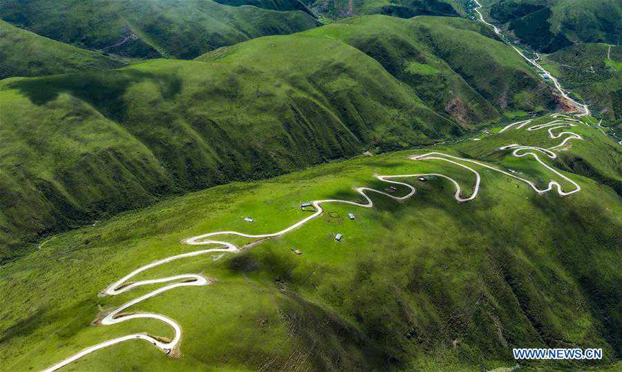 CHINA-SICHUAN-RANGTANG-INFRASTRUCTURE-PLATEAU HIGHWAY (CN)