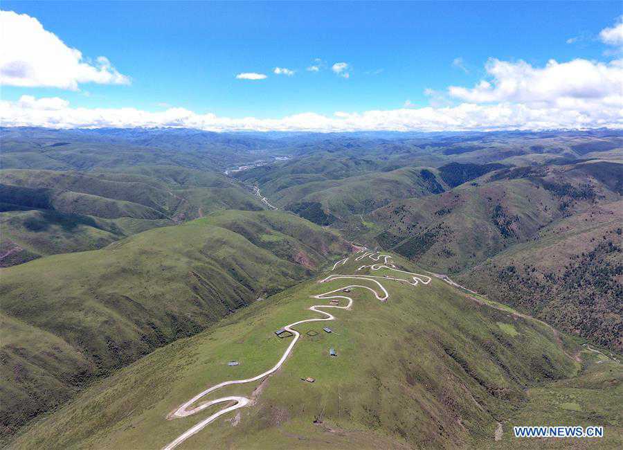 CHINA-SICHUAN-RANGTANG-INFRASTRUCTURE-PLATEAU HIGHWAY (CN)