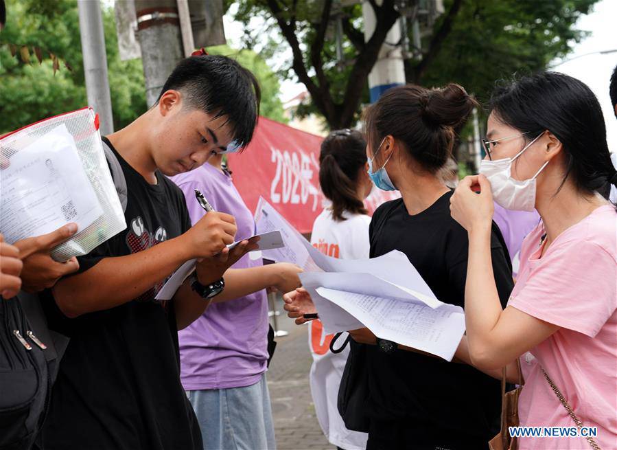 Shanghai starts high school entrance exam