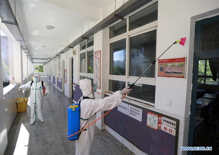 #CHINA-HUBEI-WUHAN-MIDDLE SCHOOL-DISINFECTION (CN)