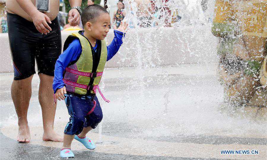CHINA-SHANGHAI-SUMMER-LEISURE (CN)