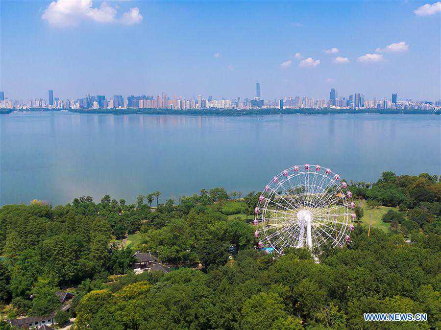 CHINA-HUBEI-WUHAN-FERRIS WHEEL-OPERATION (CN)