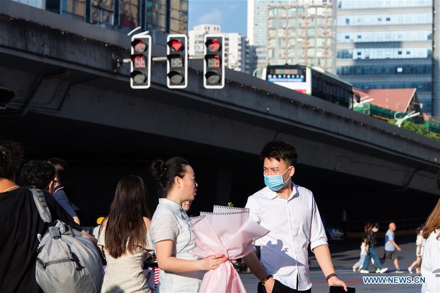 CHINA-HUNAN-CHANGSHA-QIXI FESTIVAL-TRAFFIC LIGHTS (CN)