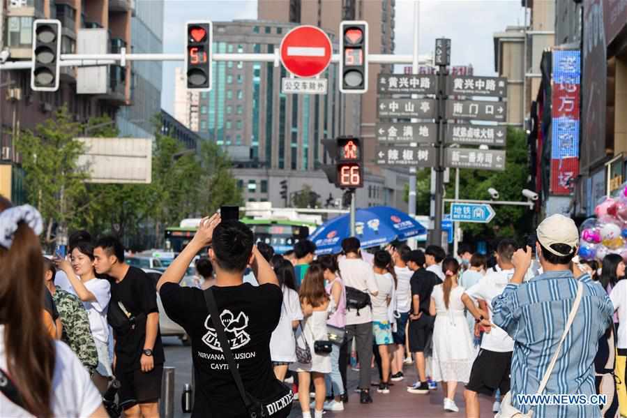 CHINA-HUNAN-CHANGSHA-QIXI FESTIVAL-TRAFFIC LIGHTS (CN)