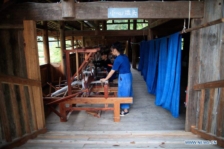 CHINA-GUIZHOU-DONG VILLAGE-CLOTH MAKING (CN)