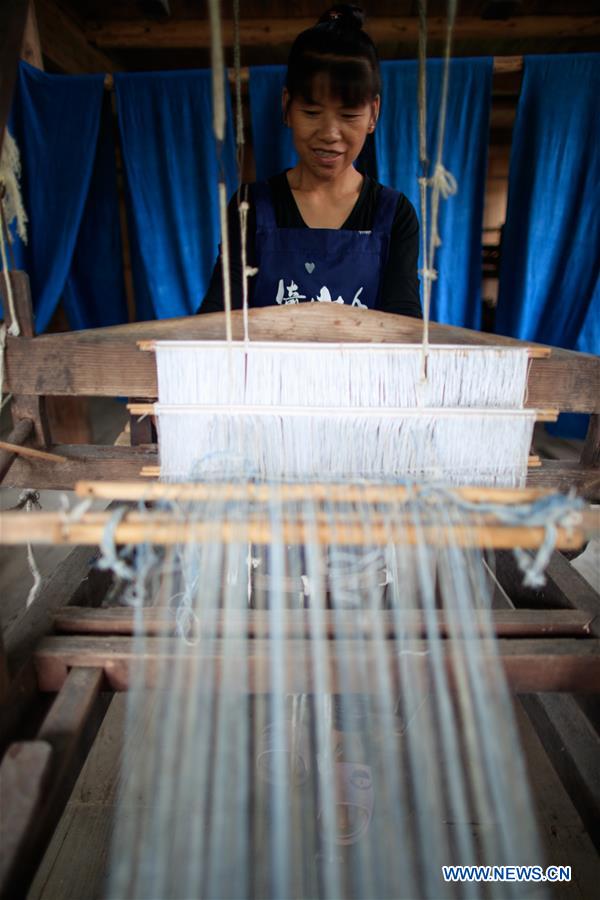 CHINA-GUIZHOU-DONG VILLAGE-CLOTH MAKING (CN)