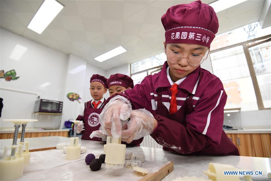 #CHINA-MOONCAKE-MAKING (CN)