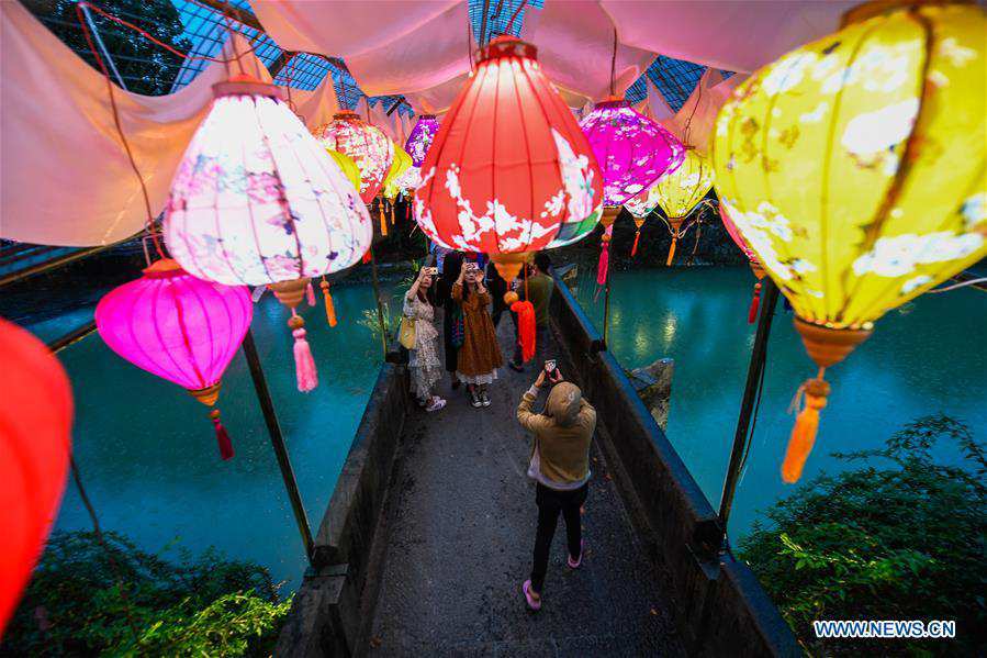 CHINA-ZHEJIANG-ANCIENT TOWN-TEMPLE FAIR (CN)