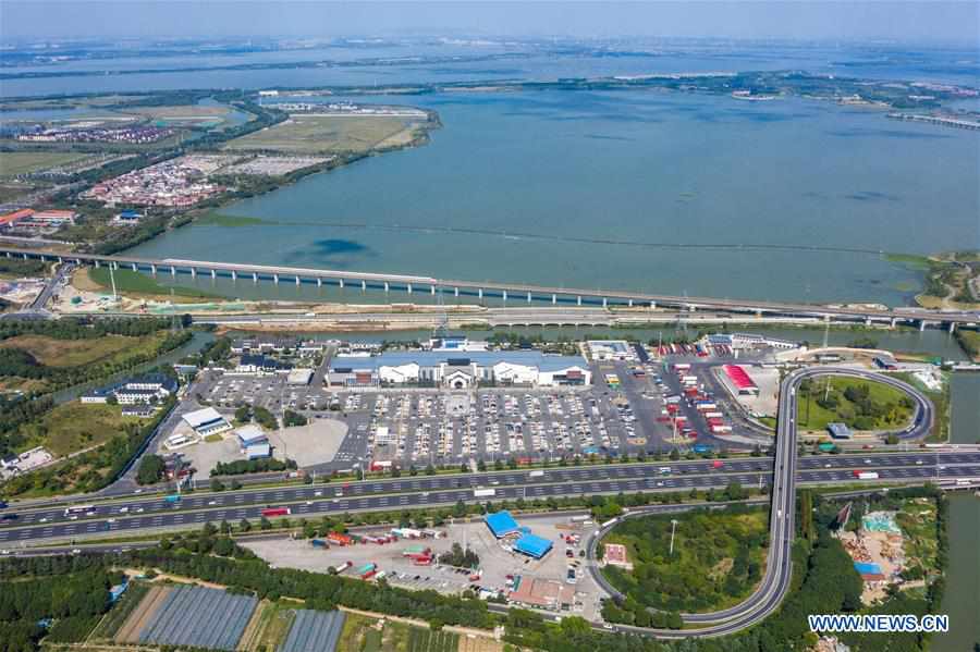 CHINA-JIANGSU-SUZHOU-NATIONAL DAY HOLIDAY-YANGCHENGHU SERVICE AREA (CN)