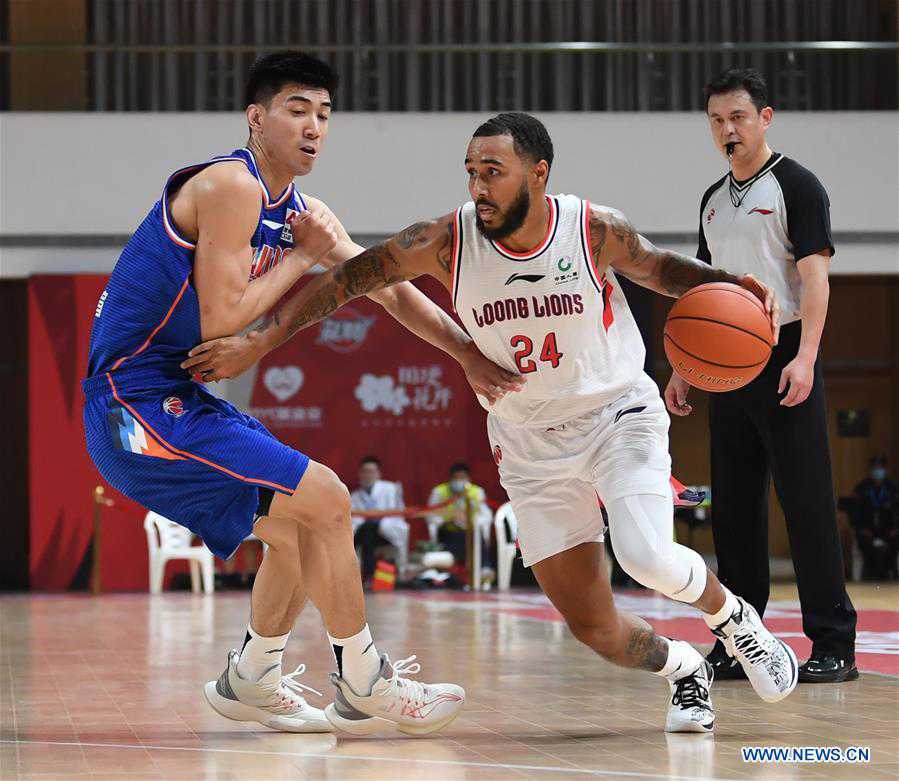 (SP)CHINA-ZHEJIANG-ZHUJI-BASKETBALL-CBA LEAGUE-FIRST ROUND-XINJIANG VS GUANGZHOU (CN)