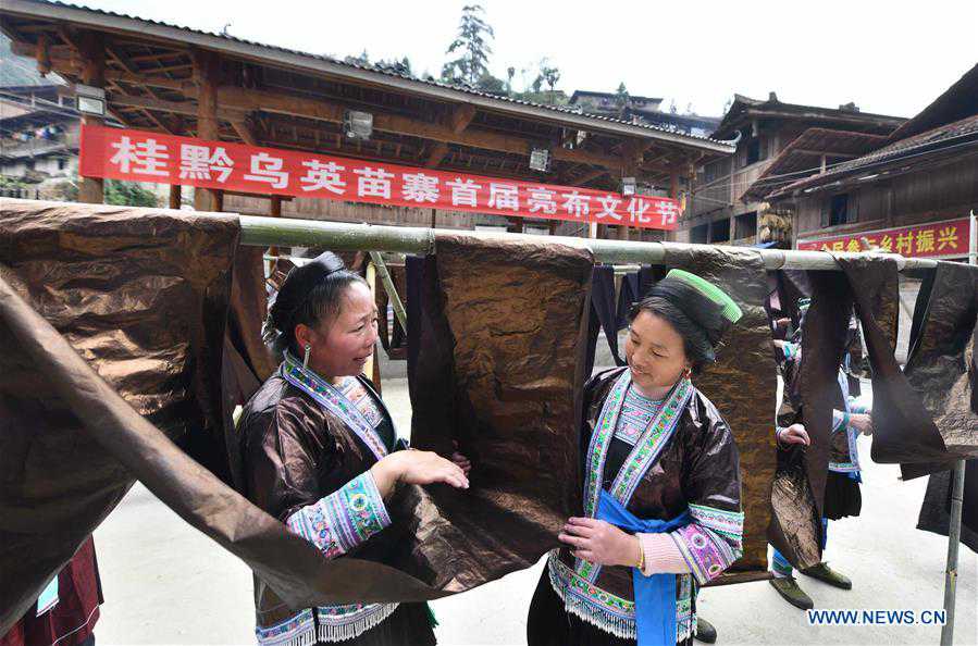 CHINA-GUANGXI-MIAO ETHNIC GROUP-HANDICRAFT-CLOTH (CN)