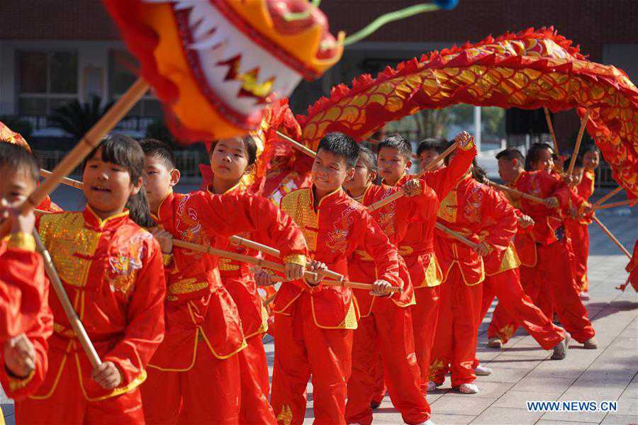 (SP)CHINA-JIANGXI-JING'AN-CHINESE TRADITIONAL LION AND DRAGON DANCE-PRIMARY SCHOOL STUDENTS (CN)