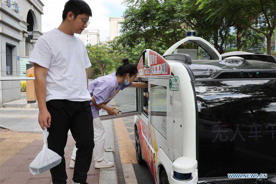 #CHINA-FUJIAN-XIAMEN-UNMANNED FOOD DELIVERY VEHICLE (CN)