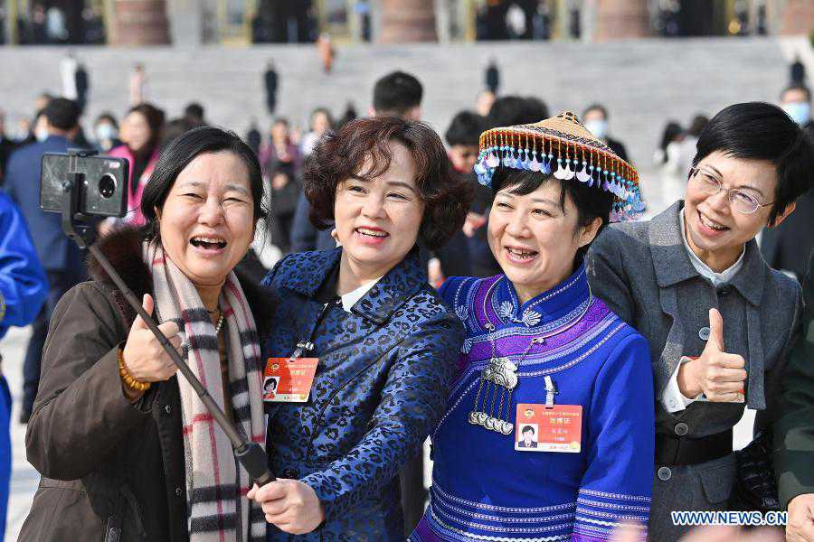 Women shine at China's "two sessions"