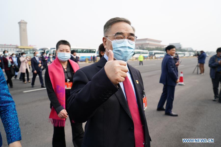 NPC deputies arrive for closing meeting