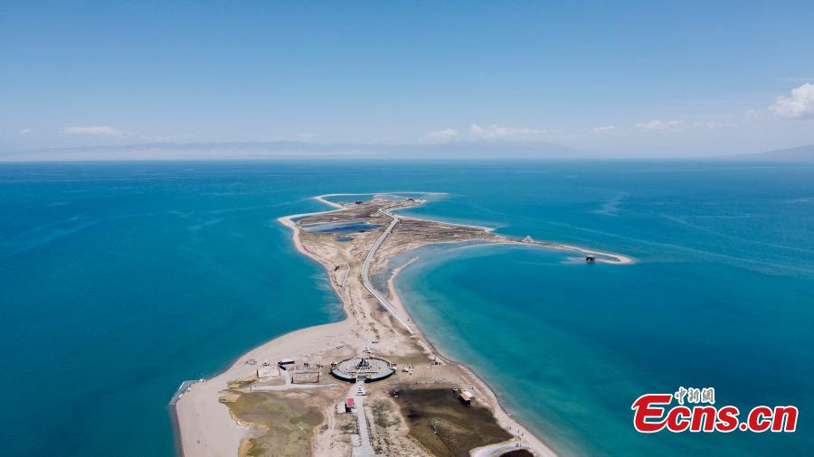 Picturesque blue ripples in Qinghai Lake